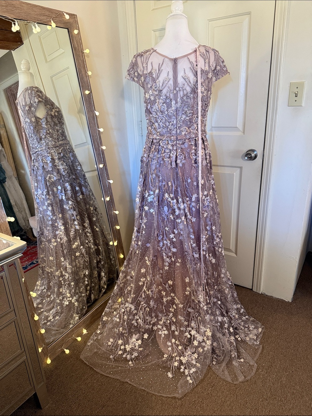 MAC DUGGAL
Light Purple Embellished Floral Cap Sleeve A Line Gown - Picture 11 of 15